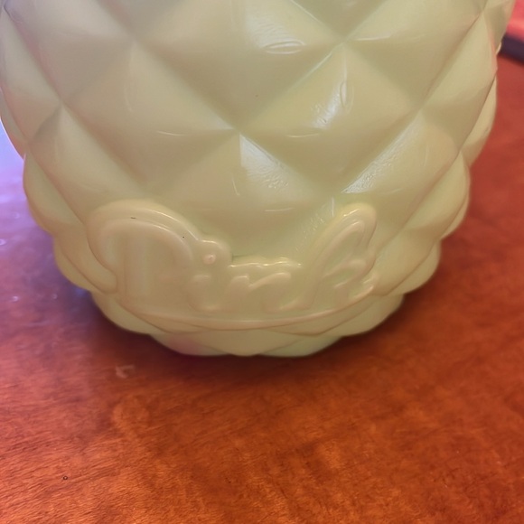 Pink by Victoria’s Secret pineapple super cup - Picture 4 of 5